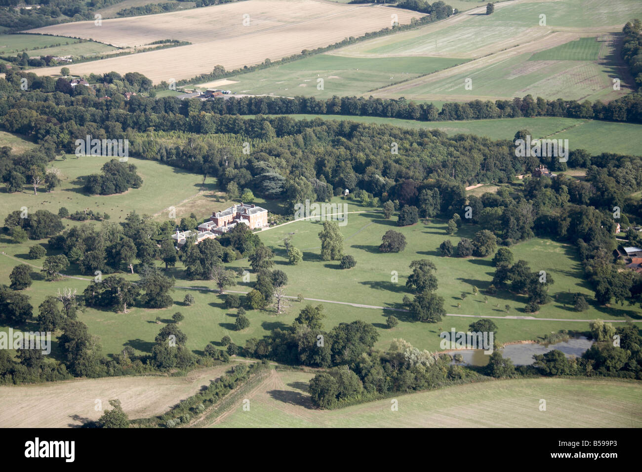 Vue aérienne au sud-est du pays National Trust House Hatchlands Park Fullers Hill Surrey Guildford lac reboisement England UK Banque D'Images