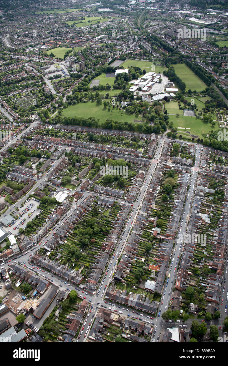 Aeral Vue du sud-ouest de maisons de banlieue les terrains de jeu King Edward VI School for Boys Camp Hill Vicarage Road Birmingham B14 Banque D'Images