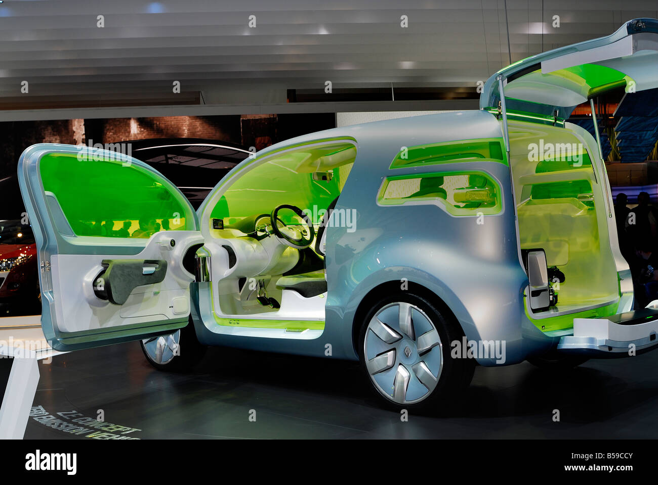 Paris France, voitures bas carbone, moteur électrique, concept car Renault ZE 'Bi Bop' vue latérale, porte ouverte, Green Tech, économie verte mondiale, voiture futuriste Banque D'Images