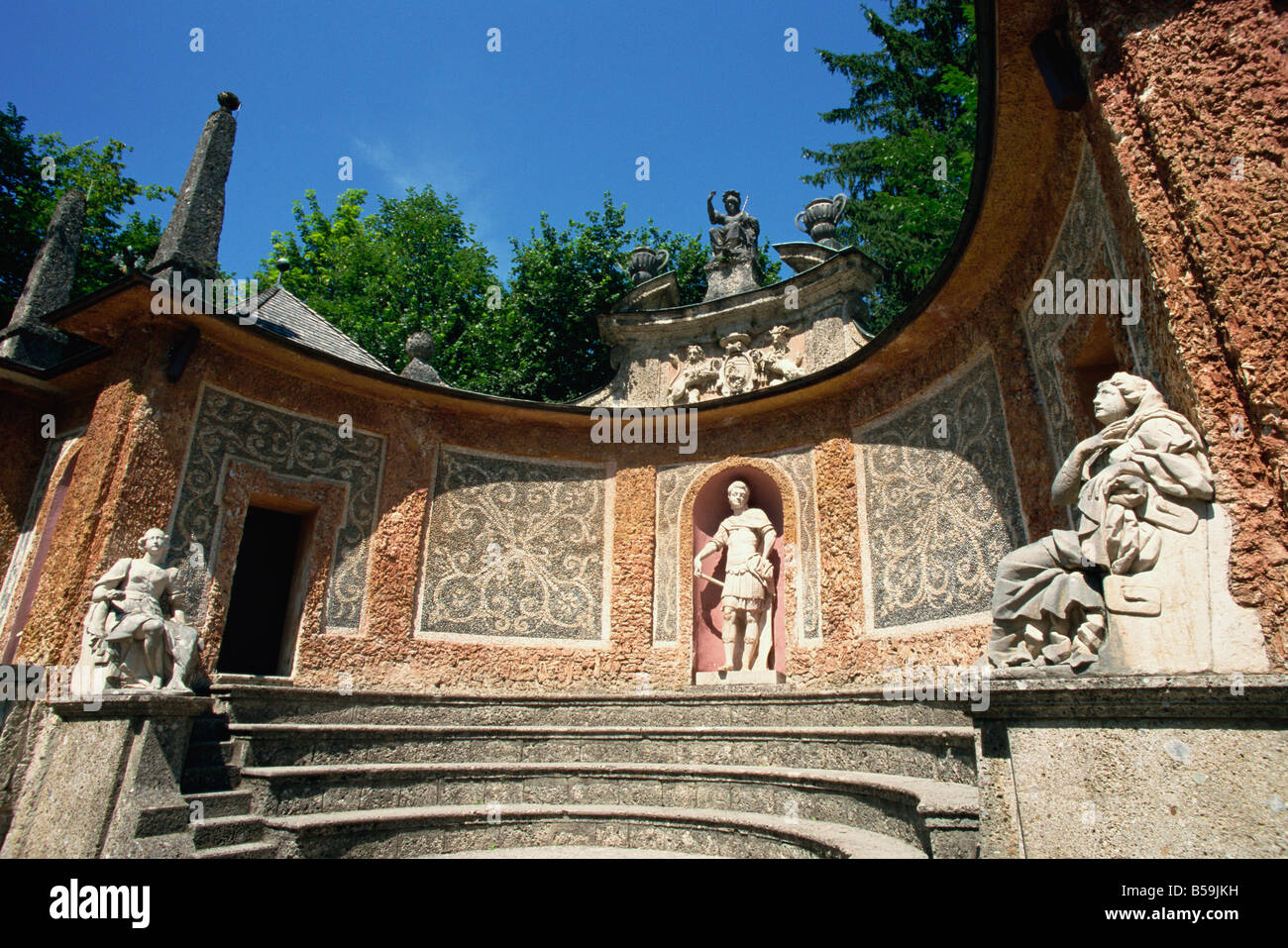 Fontaine de jardin d'agrément Schloss Hellbrunn près de Salzbourg Autriche Europe Banque D'Images