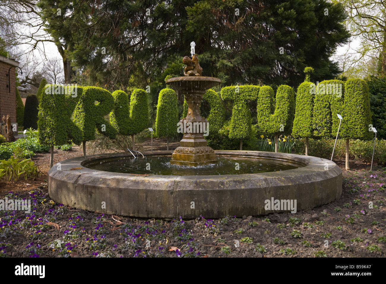 Le mot orthographe topiaires à Leuven Kruidtuin Jardin Botanique Kruidtuin, Leuven, Belgique (42) Banque D'Images