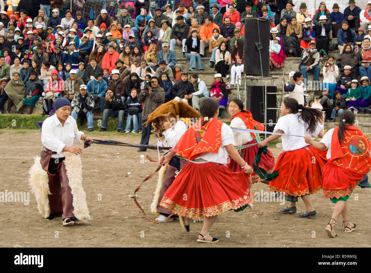 Les populations autochtones célébration de l'Inti Raymi dédié à la Lune et Soleil Nature, une célébration d'été traditionnels, l'Équateur Banque D'Images