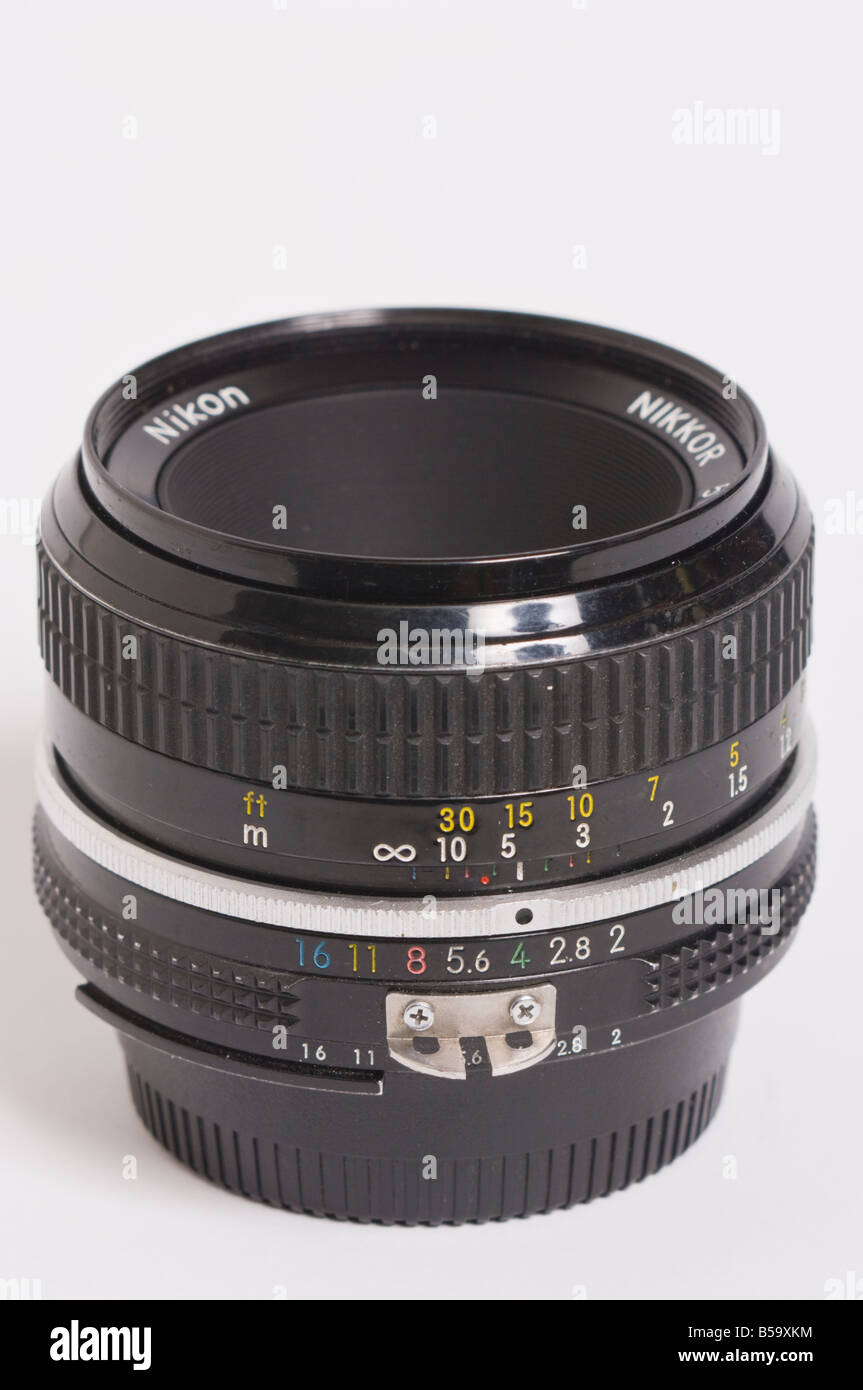 Un Nikon 50mm f2 ai manuelle standard Nikkor pour Nikon 35mm SLR caméras film Banque D'Images