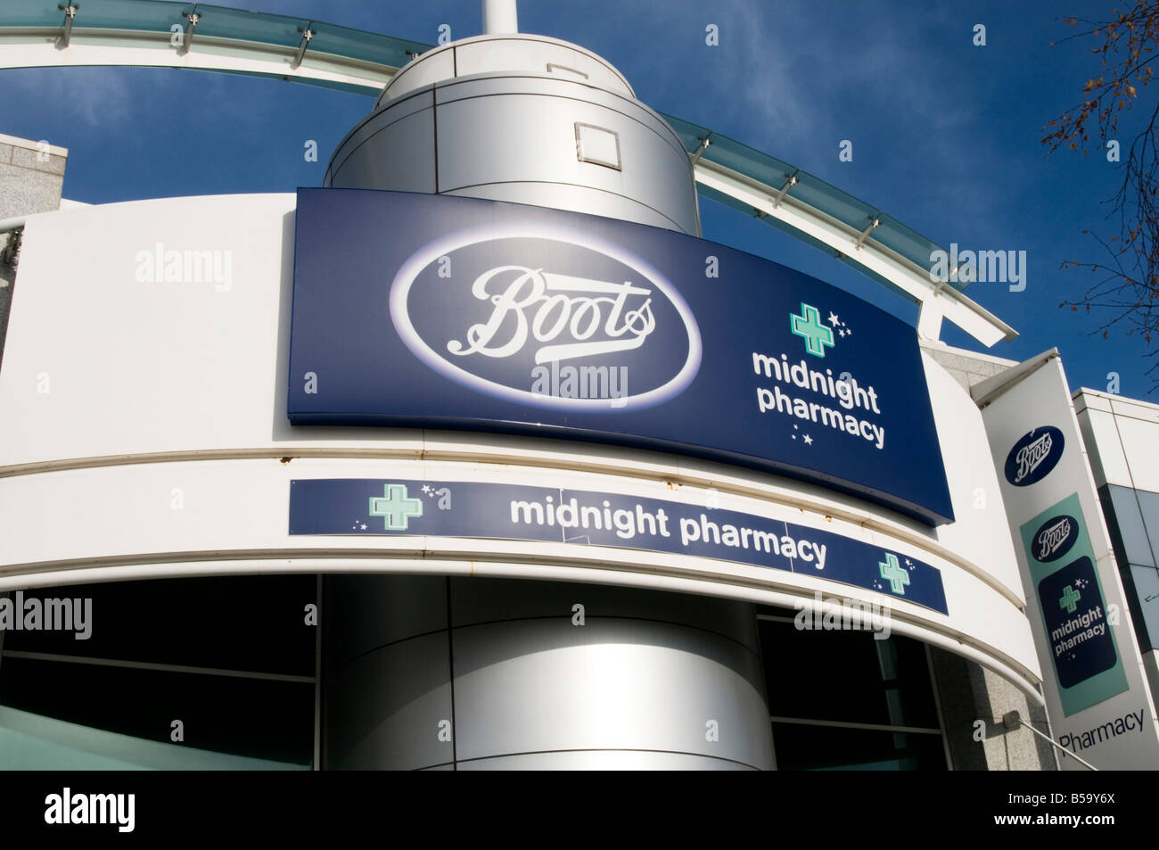 Boots the Chemist achetez au détail au détail détaillants pharmacy uk store à l'extérieur de la ville Banque D'Images