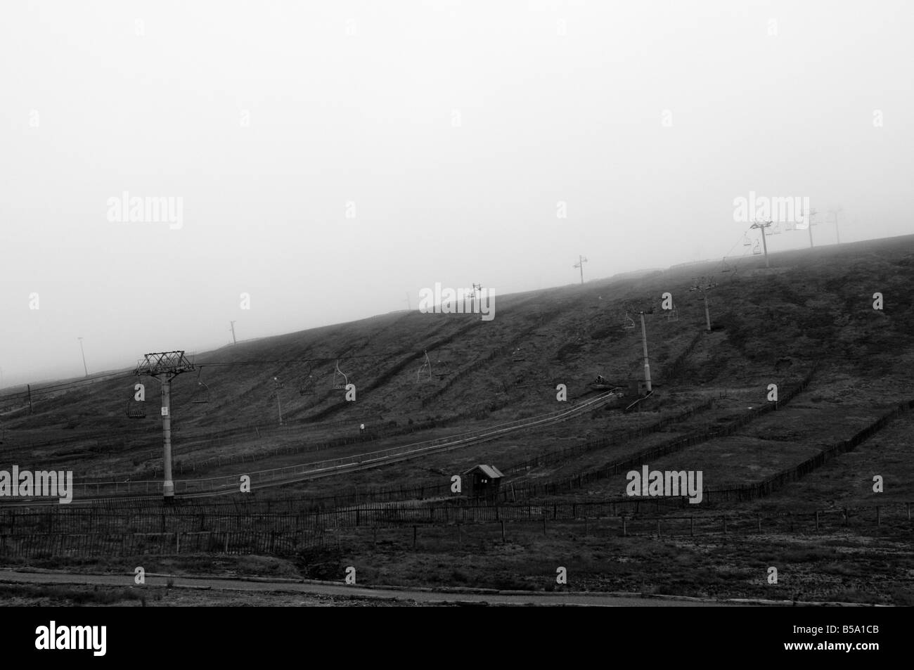 Pistes de Ski Lecht et centre dans le brouillard sur une939 Ecosse UK Banque D'Images