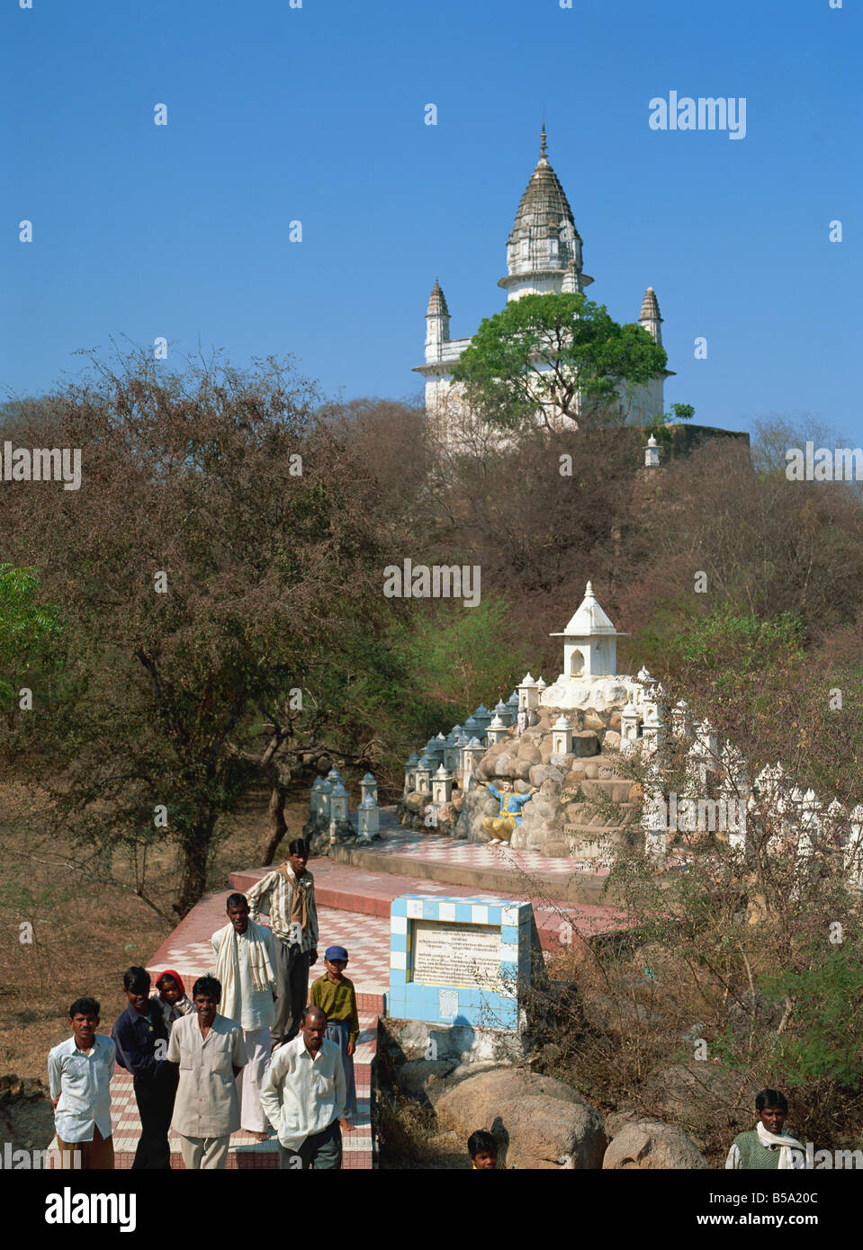 Lieu de culte et Jain temple sur la colline de l'état de Madhya Pradesh Sonagiri Asie Inde Banque D'Images