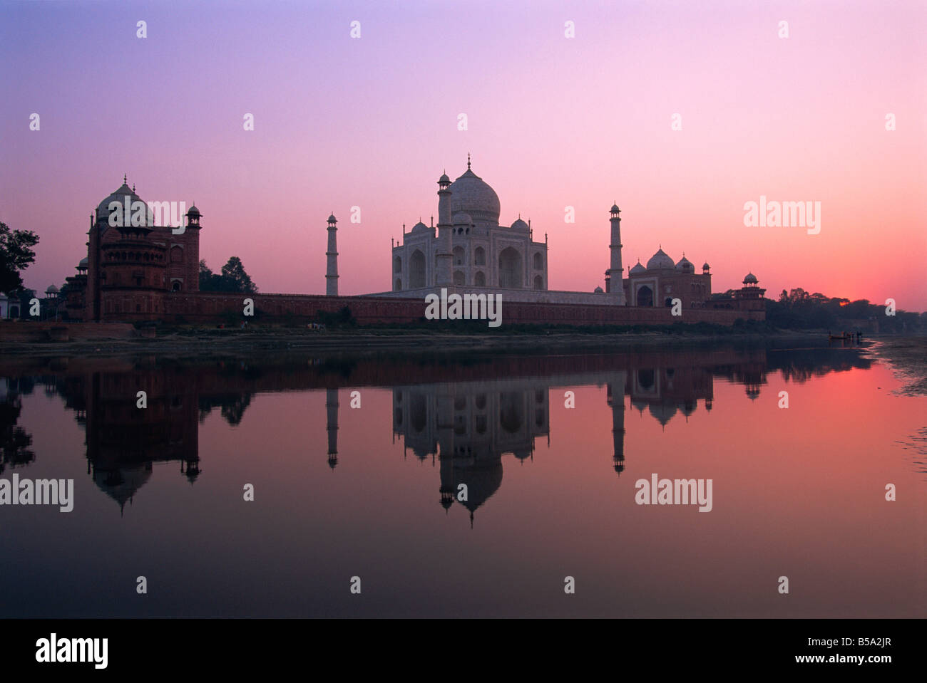 Taj Mahal au coucher du Soleil Site du patrimoine mondial de l'état de l'Uttar Pradesh Agra Inde Asie Banque D'Images