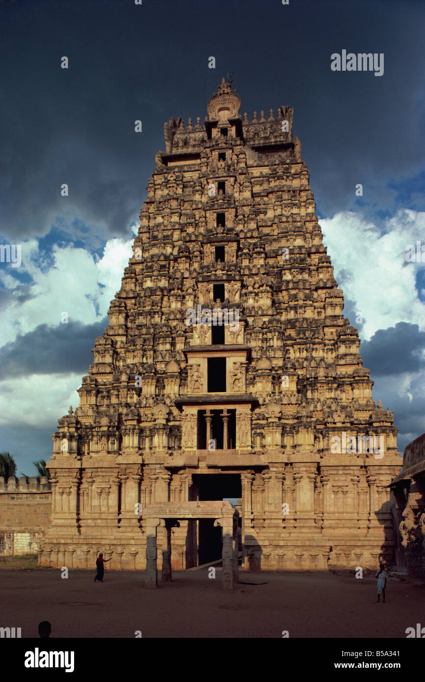 Gateway de culte, Temple Srirangam, état de Tamil Nadu, Inde Banque D'Images