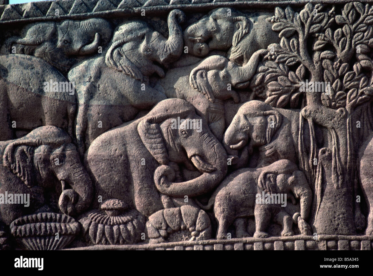 Détail de la Porte Sud du Grand Stupa, Sanchi, UNESCO World Heritage Site, près de Bhopal, Madhya Pradesh, Inde Banque D'Images