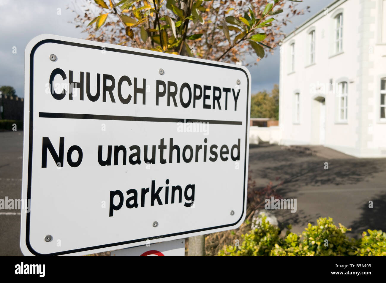 Signe : "La propriété de l'Église : Pas de parking non autorisé' Banque D'Images