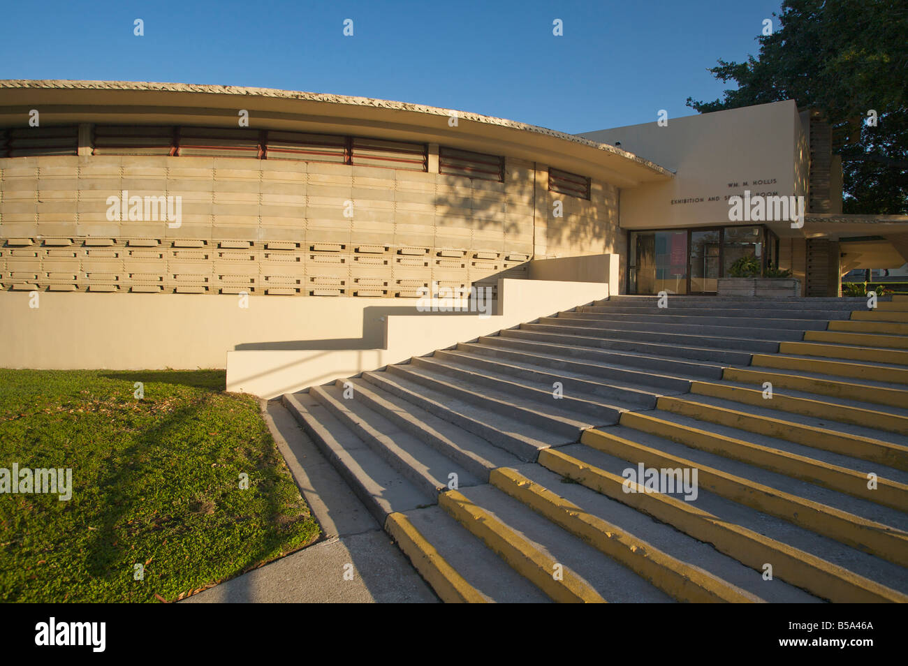 Conçu par l'architecte Frank Lloyd Wright l'Thad Buckner building sur le campus de Florida Southern College Lakeland en Floride Banque D'Images Conçu par l'architecte Frank Lloyd Wright l'Thad Buckner building sur le campus de Florida Southern College Lakeland en Floride Banque D'Images