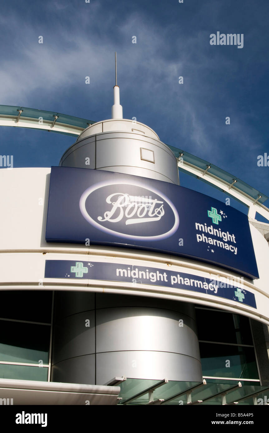 Boots the Chemist achetez au détail au détail détaillants pharmacy uk store à l'extérieur de la ville Banque D'Images