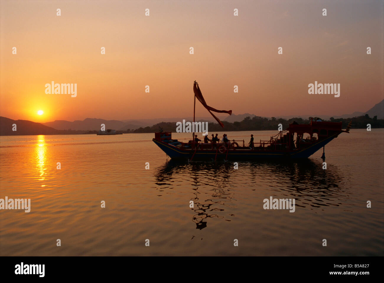 Barge royale au Lac Palace Hotel Udaipur Rajasthan Inde Asie Banque D'Images