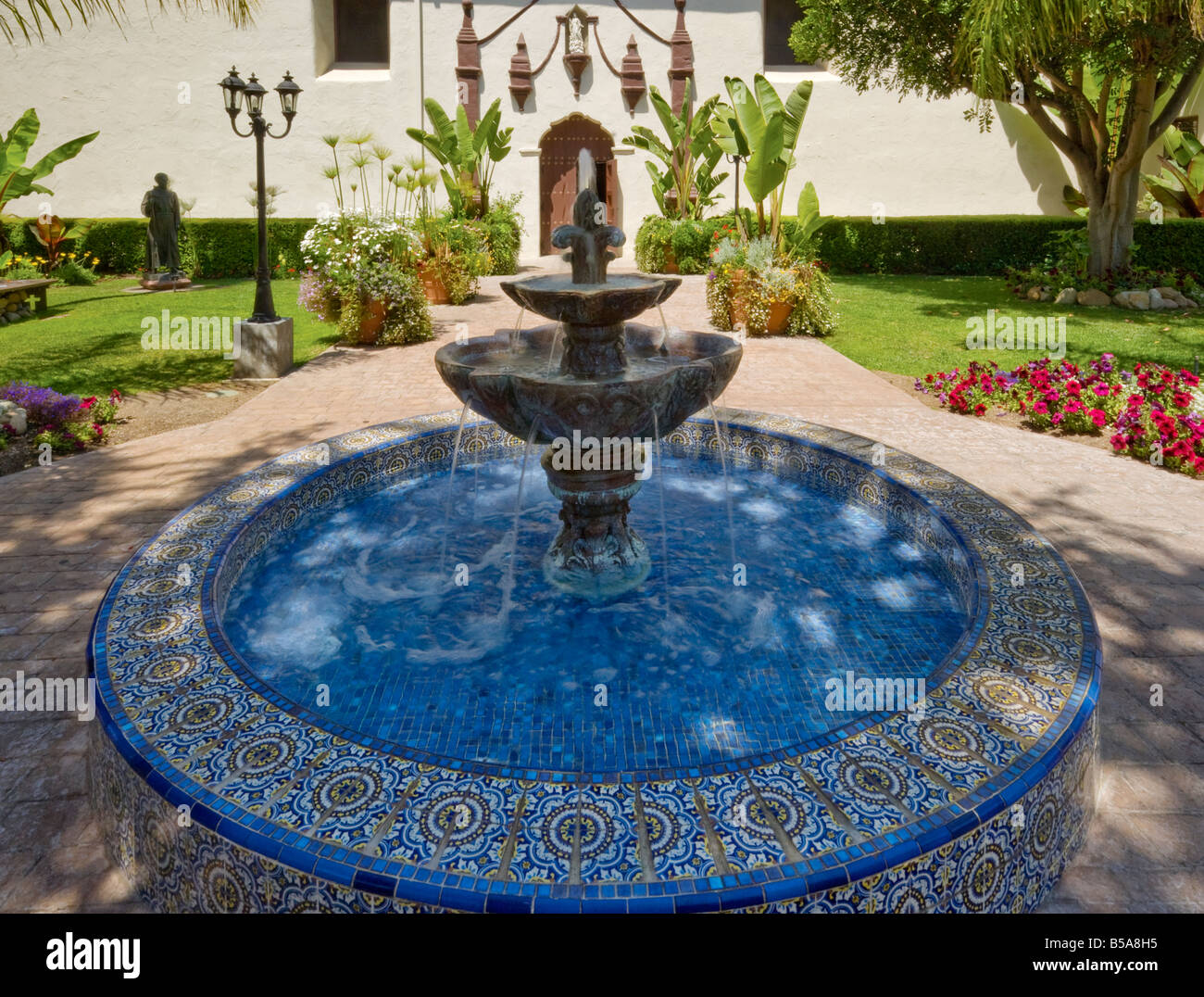 Fontaine à jardin de Mission San Buenaventura de Ventura en Californie USA Banque D'Images