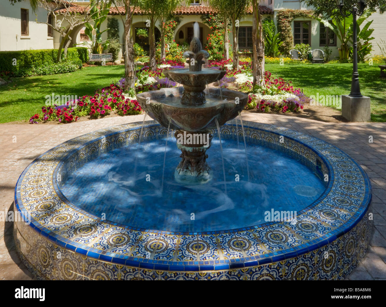 Fontaine à jardin de Mission San Buenaventura de Ventura en Californie USA Banque D'Images