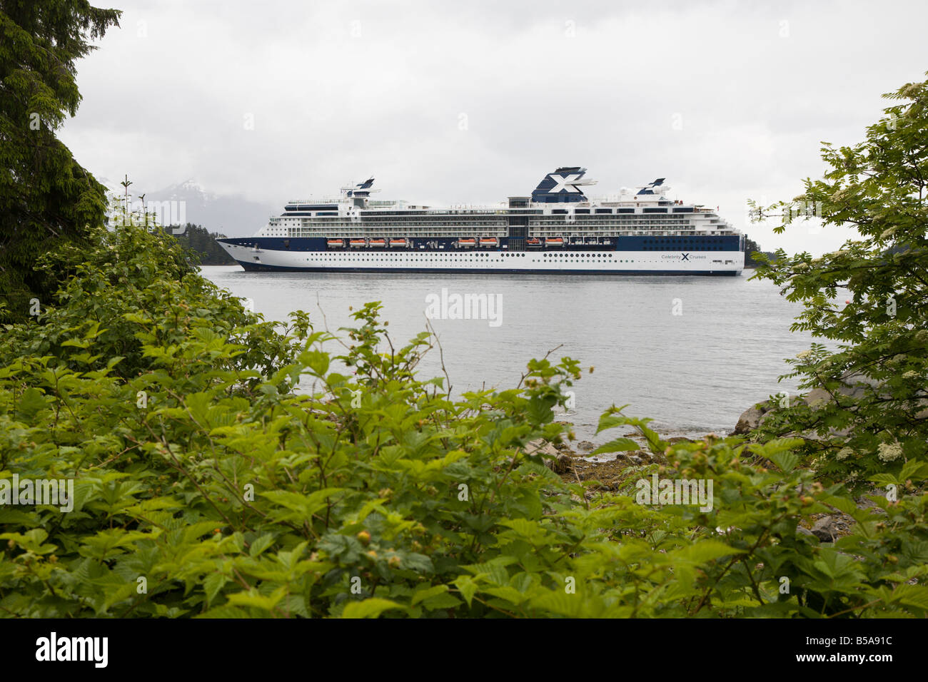 La ligne de croisière Celebrity Infinity bateau de croisière amarré dans la Manche orientale à Sitka, Alaska Banque D'Images