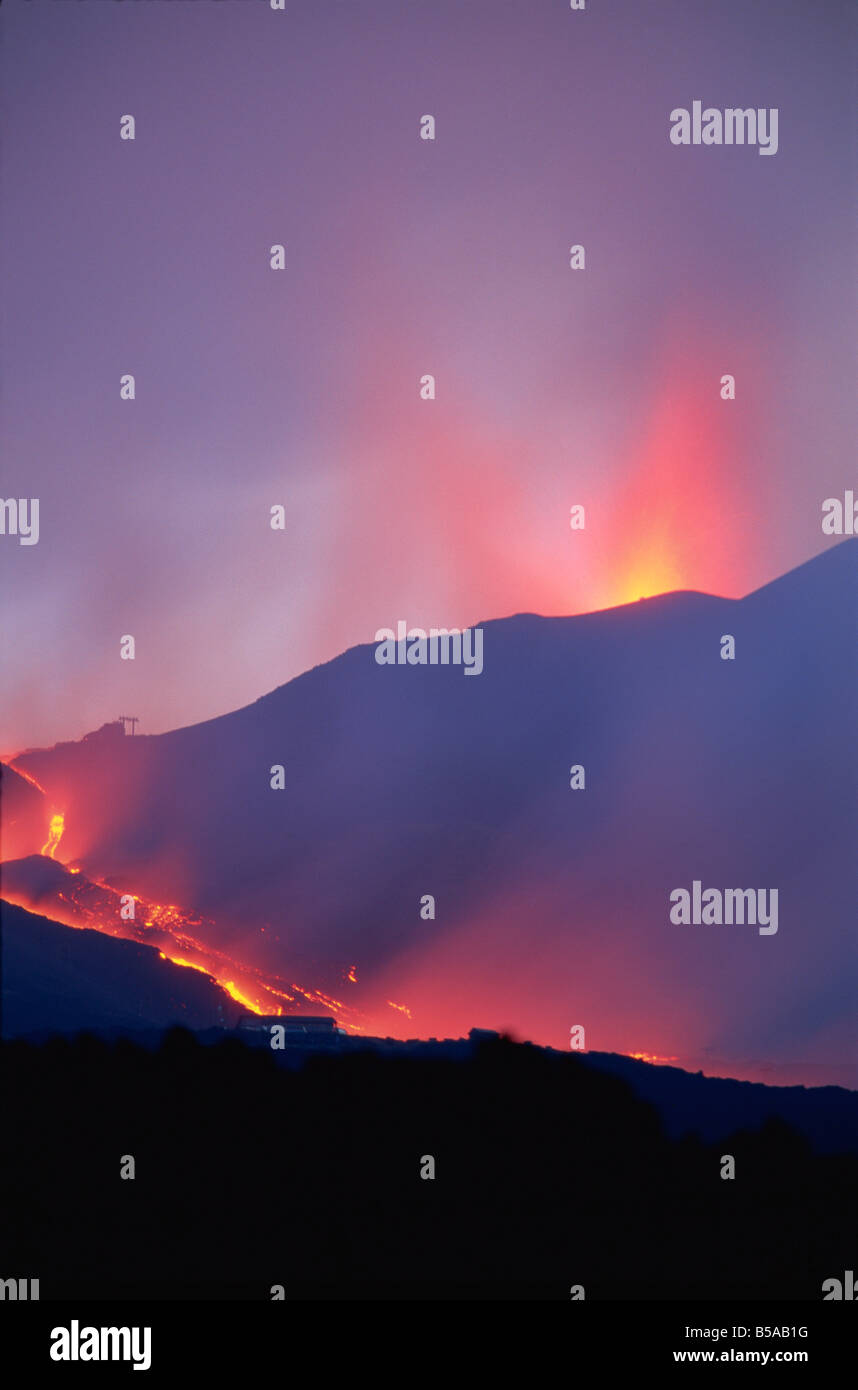Les coulées de lave au cours de l'éruption de l'Etna, en Sicile, Italie, Europe Banque D'Images