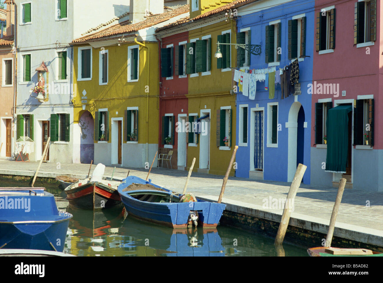 Façades peintes, l'île de Burano, Venise, Vénétie, Italie, Europe Banque D'Images