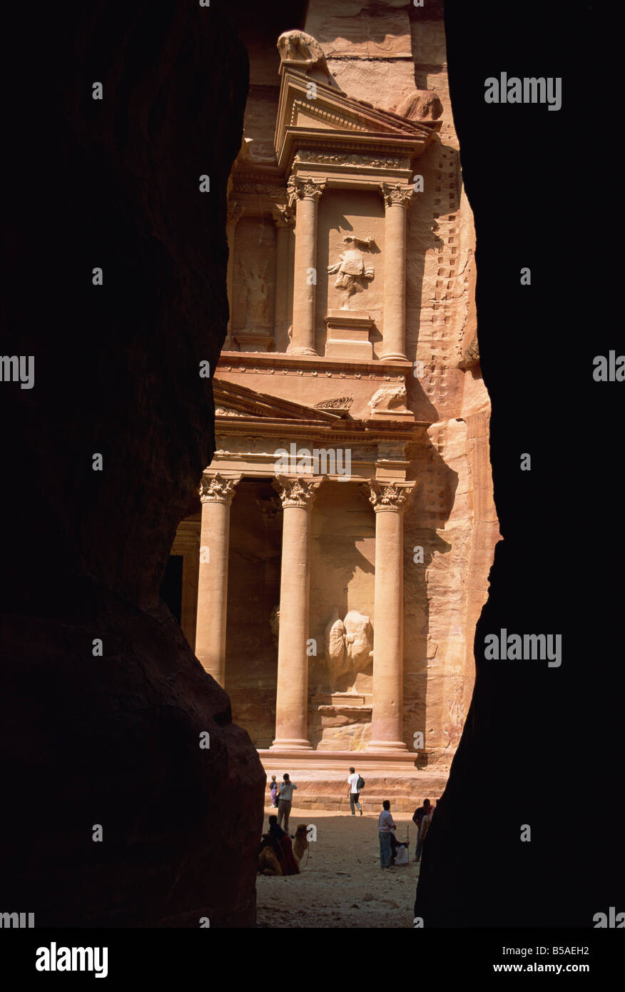 Première Vision de Petra à la fin de la gorge d'entrée Siq Petra Site du patrimoine mondial de l'Jordanie Moyen Orient Banque D'Images