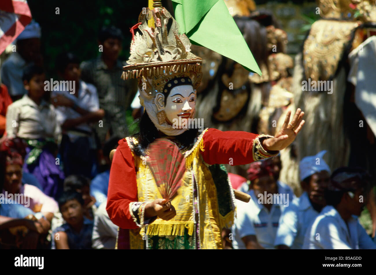 Danseuse de cérémonie à Sakenan Temple sur Pemendakan Jour, Badung, district de l'île de Serangan, Bali, Indonésie Banque D'Images