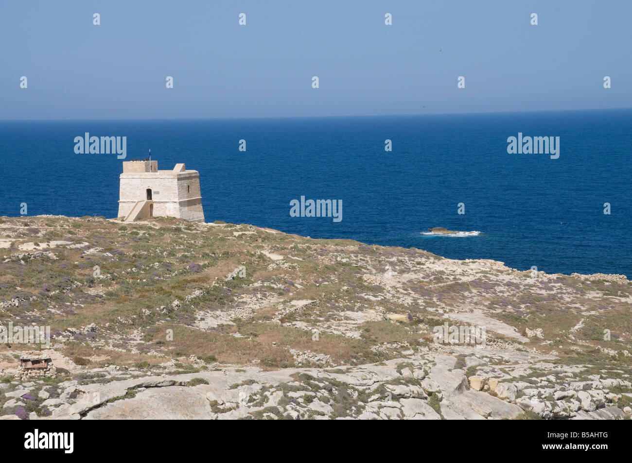 Tour de Qawra près de Dwejra Point, Gozo, Malte, Europe Banque D'Images