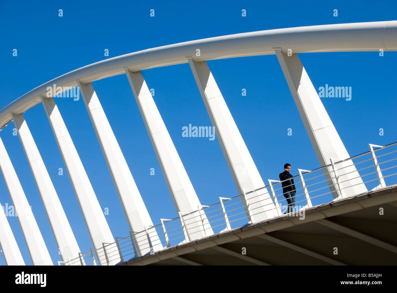 Puente de la Exposicion conçu par l'architecte Santiago Calatrava dans l'ancien lit du Jardin del Turia à Valence Espagne Banque D'Images