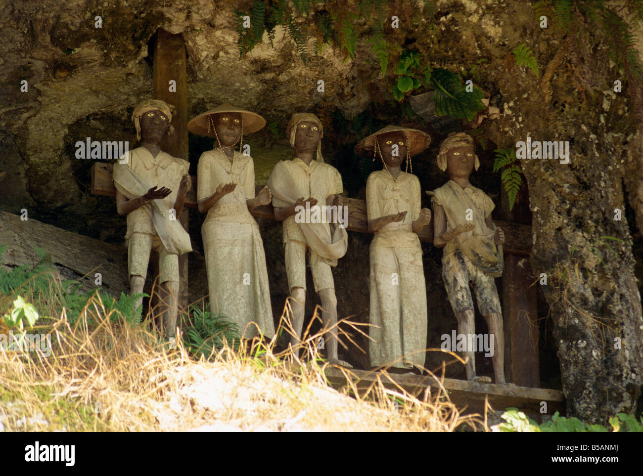 Tombes de mur près de Rantepao, salon, Toraja de Sulawesi, Indonésie, Asie du sud-est Banque D'Images