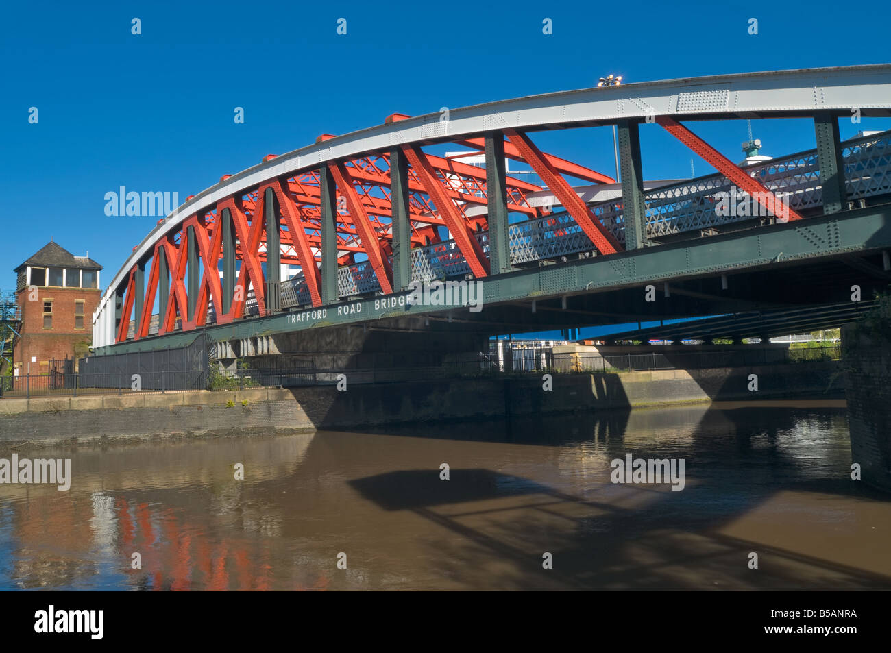 Trafford Road pont tournant sur le canal de Manchester Salford Angleterre Banque D'Images