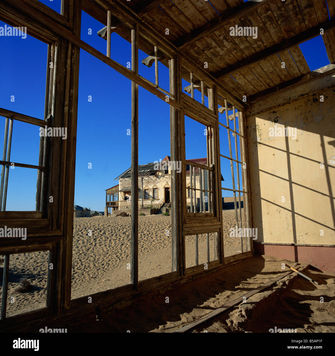 Ville minière de diamants récupérés par le désert et abandonné en 1956 Kolmanskop Kolmanskuppe Afrique Namibie Banque D'Images