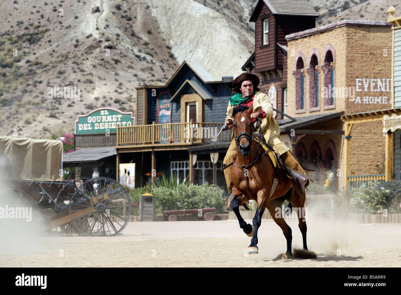 Cowboy shootout at Spaghetti Western de film, Oasys, mini-Hollywood, Tabernas, Almeria, Espagne Banque D'Images