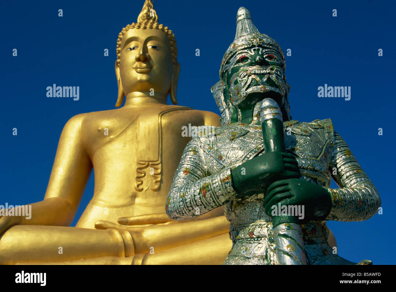 Statue géante de Bouddha et guard Koh Samui Thaïlande Asie Asie du sud-est Banque D'Images