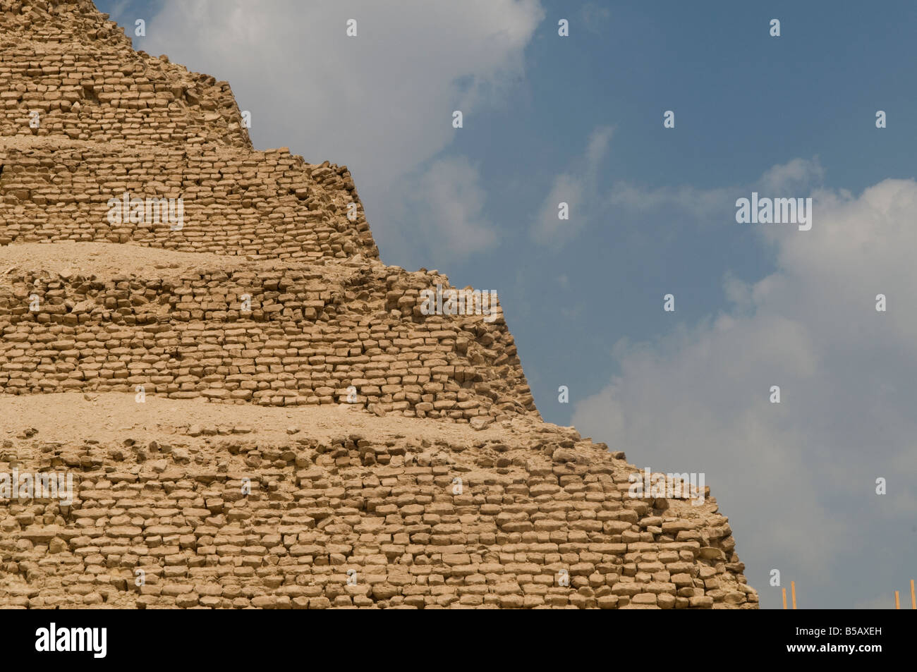 La pyramide de Djoser ou aussi Djeser Zoser à Saqqara ou Sakkarah conçue par Imhotep pour le roi Djoser (c.2667-2648 BC) en Egypte Banque D'Images