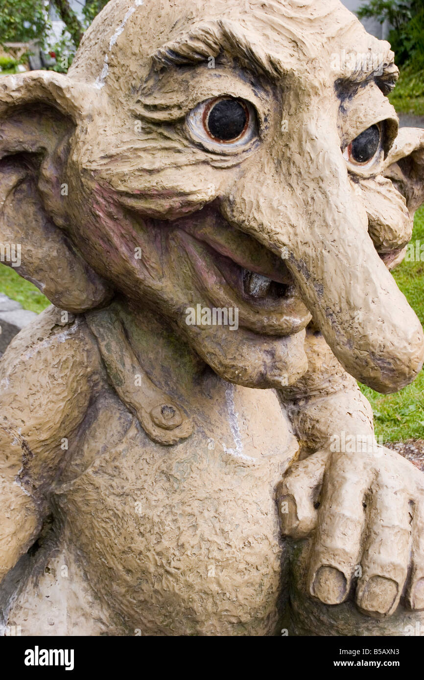 Une statue d'un troll sur le mont Ulriken, au-dessus de la ville de Bergen en Norvège. Banque D'Images