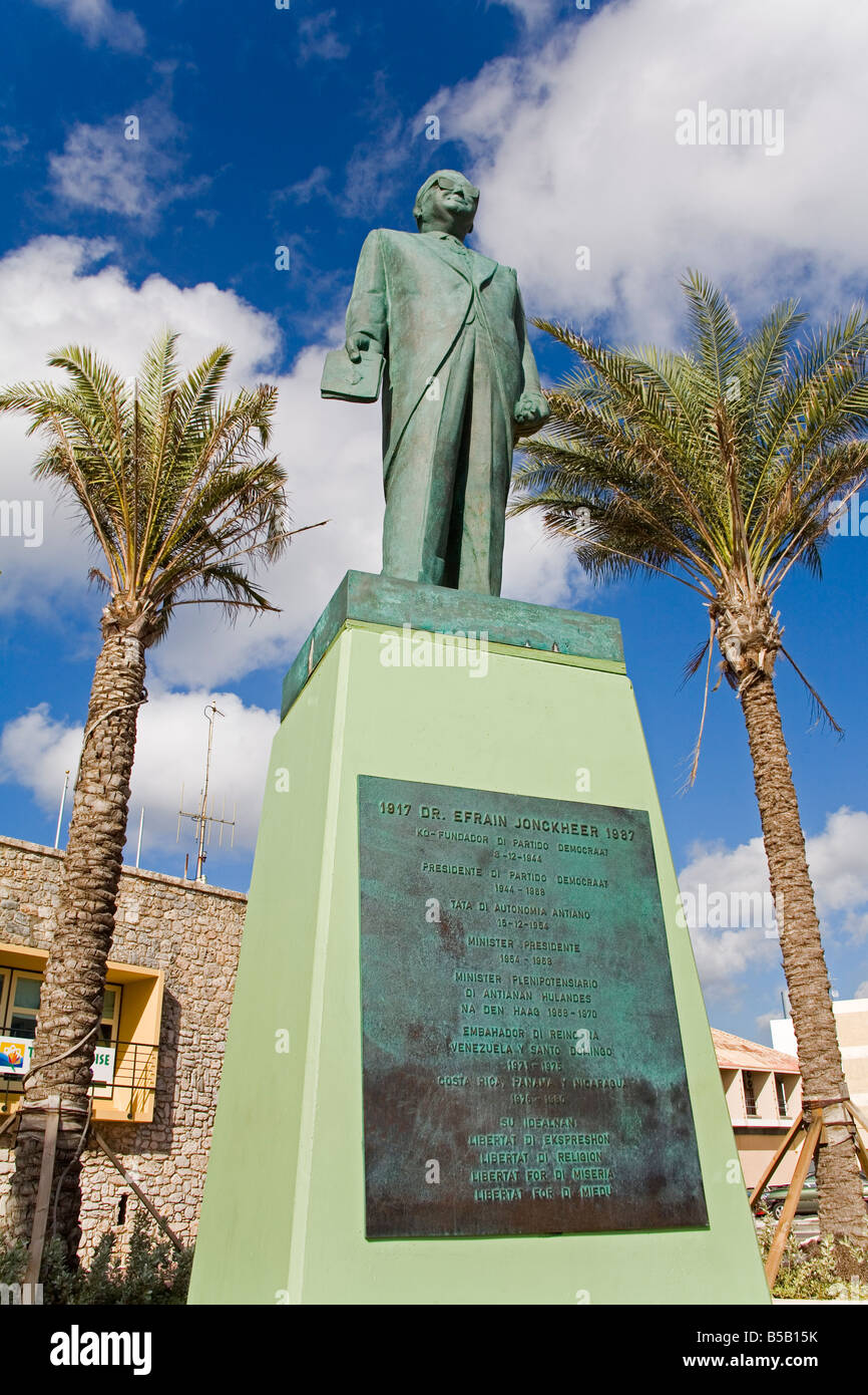 Statue de docteur Efrain Jonckheer, Riffort complexe commercial, Willemstad, Curaçao, Antilles néerlandaises, Antilles, Caraïbes Banque D'Images