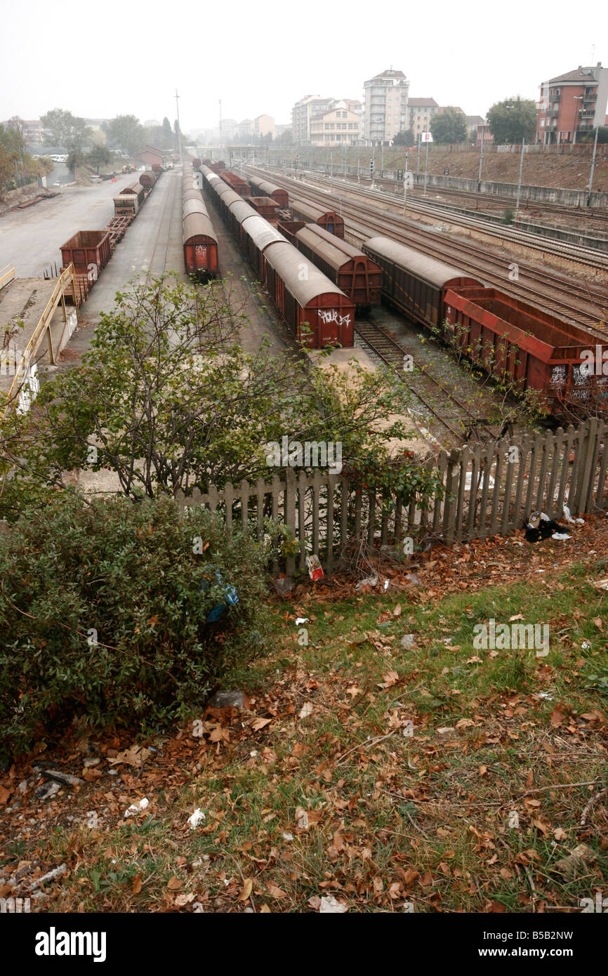 Les wagons de train dans la banlieue de Turin, Italie. Banque D'Images