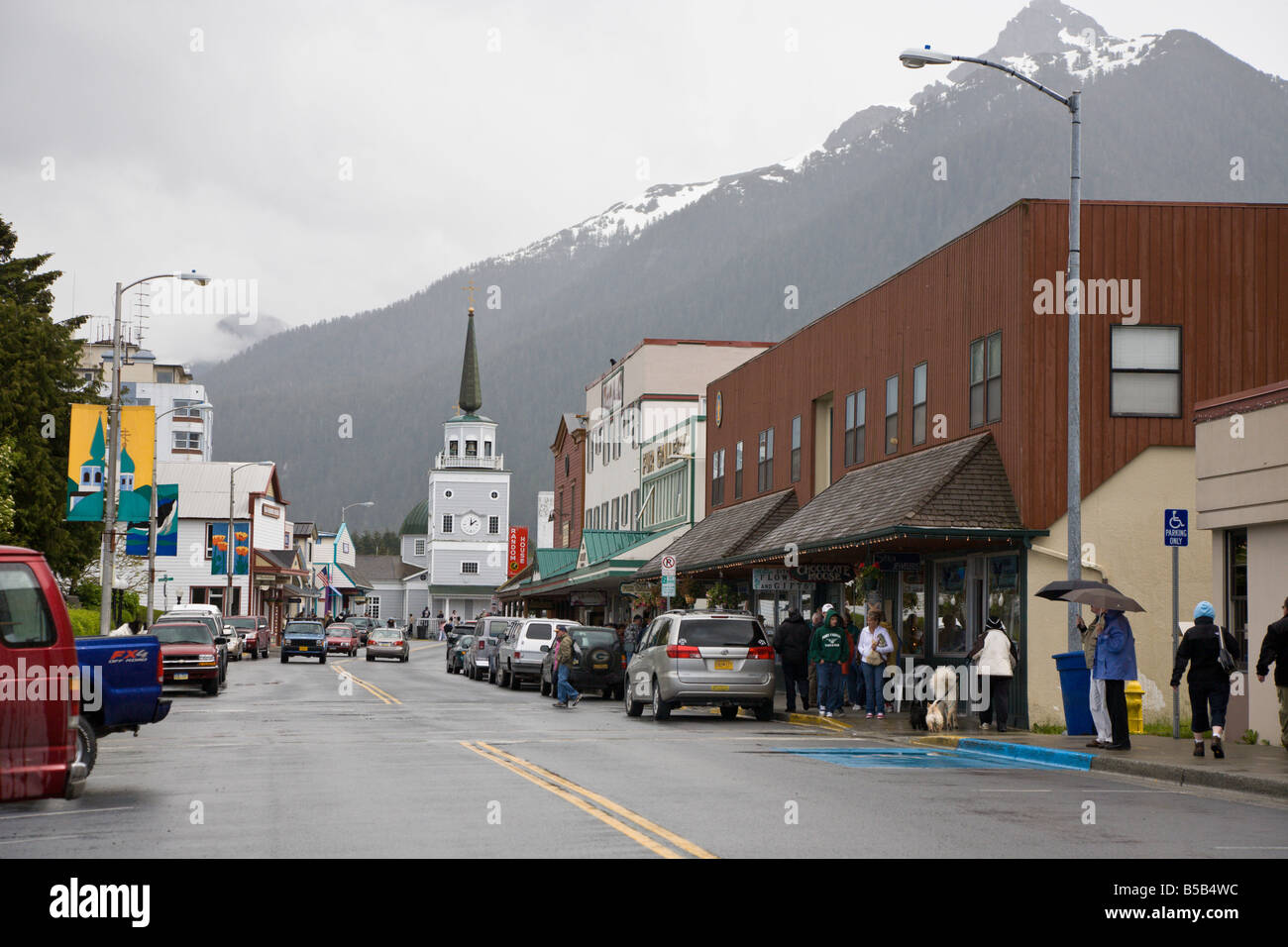 Un jour de pluie couvert au centre-ville de Sitka, Alaska Banque D'Images
