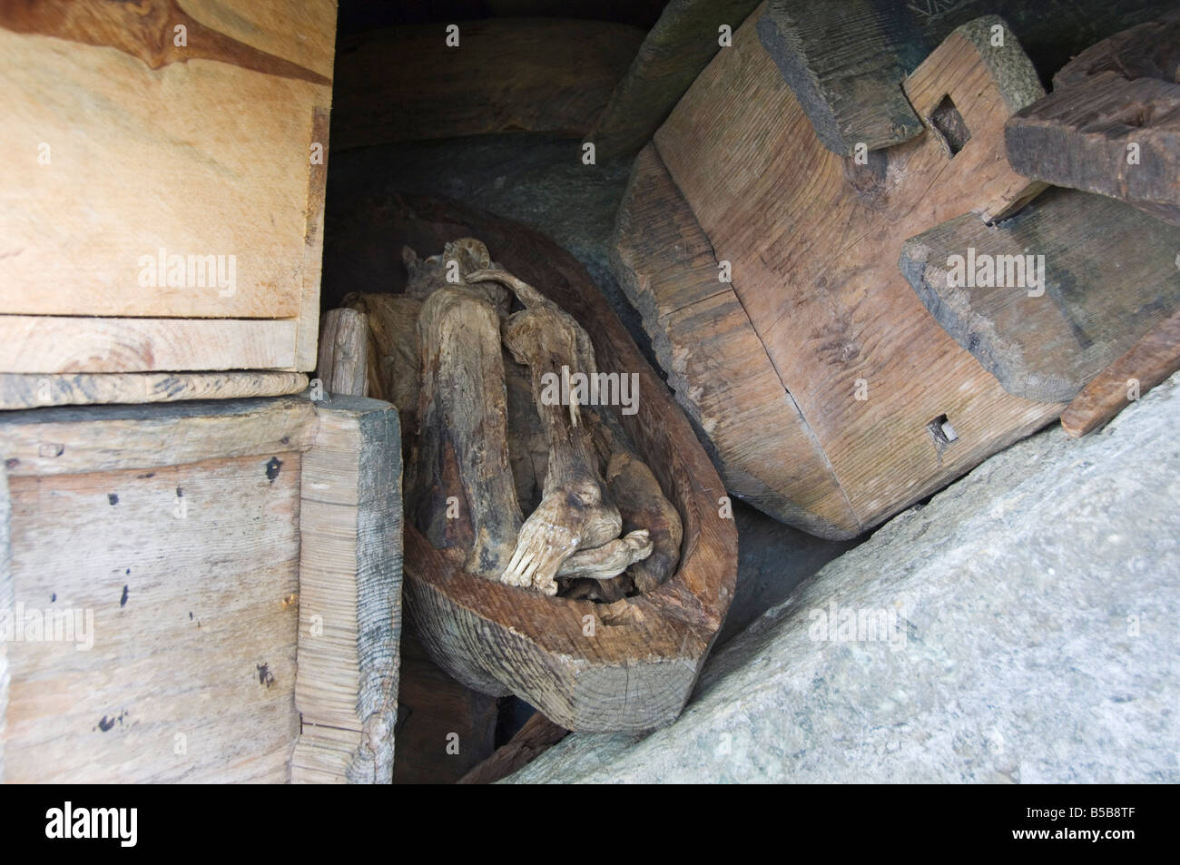 Momies grotte avec unique processus de momification y compris les organes internes, Kabayan Ville, province de Benguet, Luzon, Philippines Banque D'Images