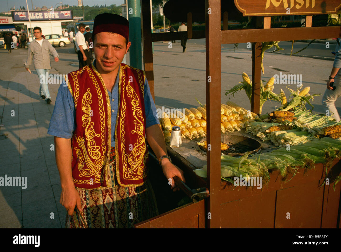 Le maïs en épi vendeur Eminonu Istanbul Turquie Europe Banque D'Images