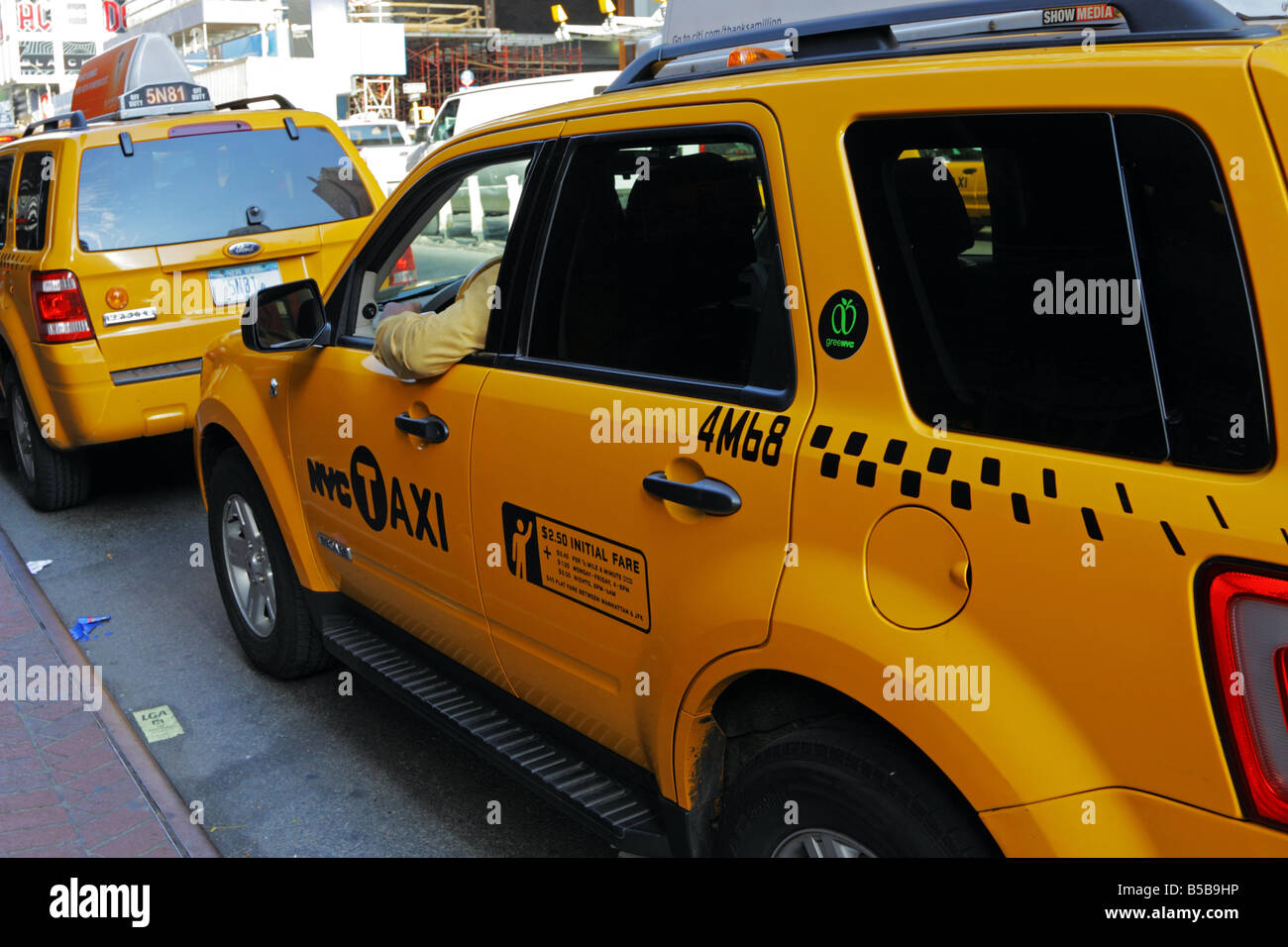 Yellow Cab hybride respectueux de l'environnement dans la ville de New York Banque D'Images