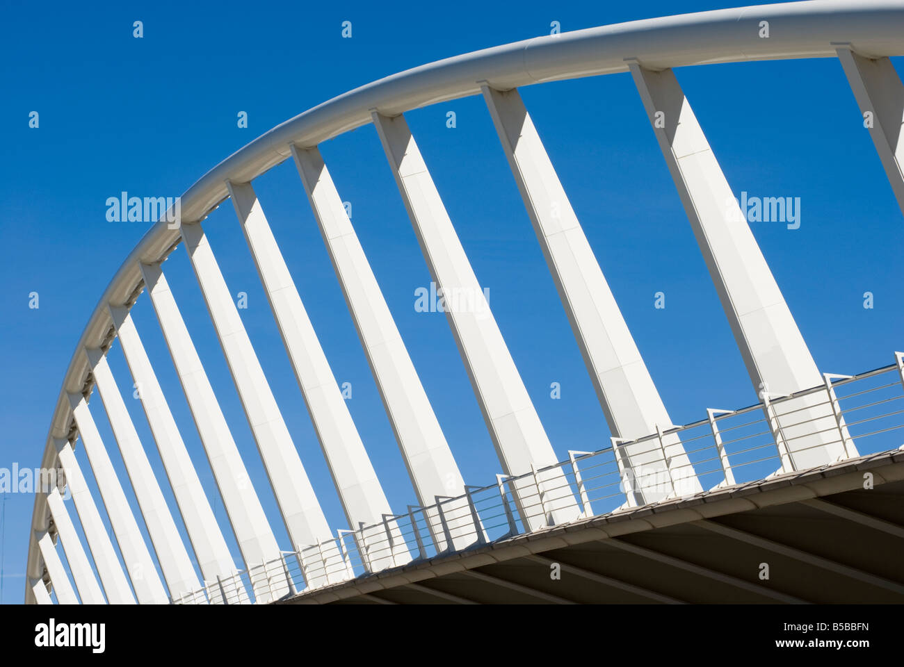 Puente de la Exposicion conçu par le célèbre architecte Valencien Santiago Calatrava. Valencia Espagne Banque D'Images