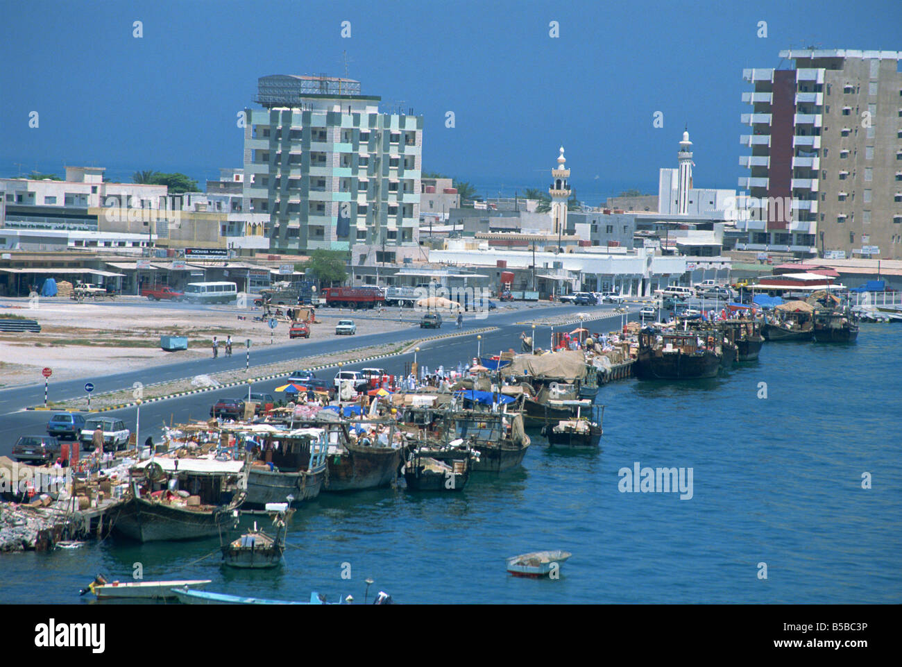 Le Dhow Wharf et du marché Ras al Khaimah Emirats Arabes Unis Moyen-orient Banque D'Images