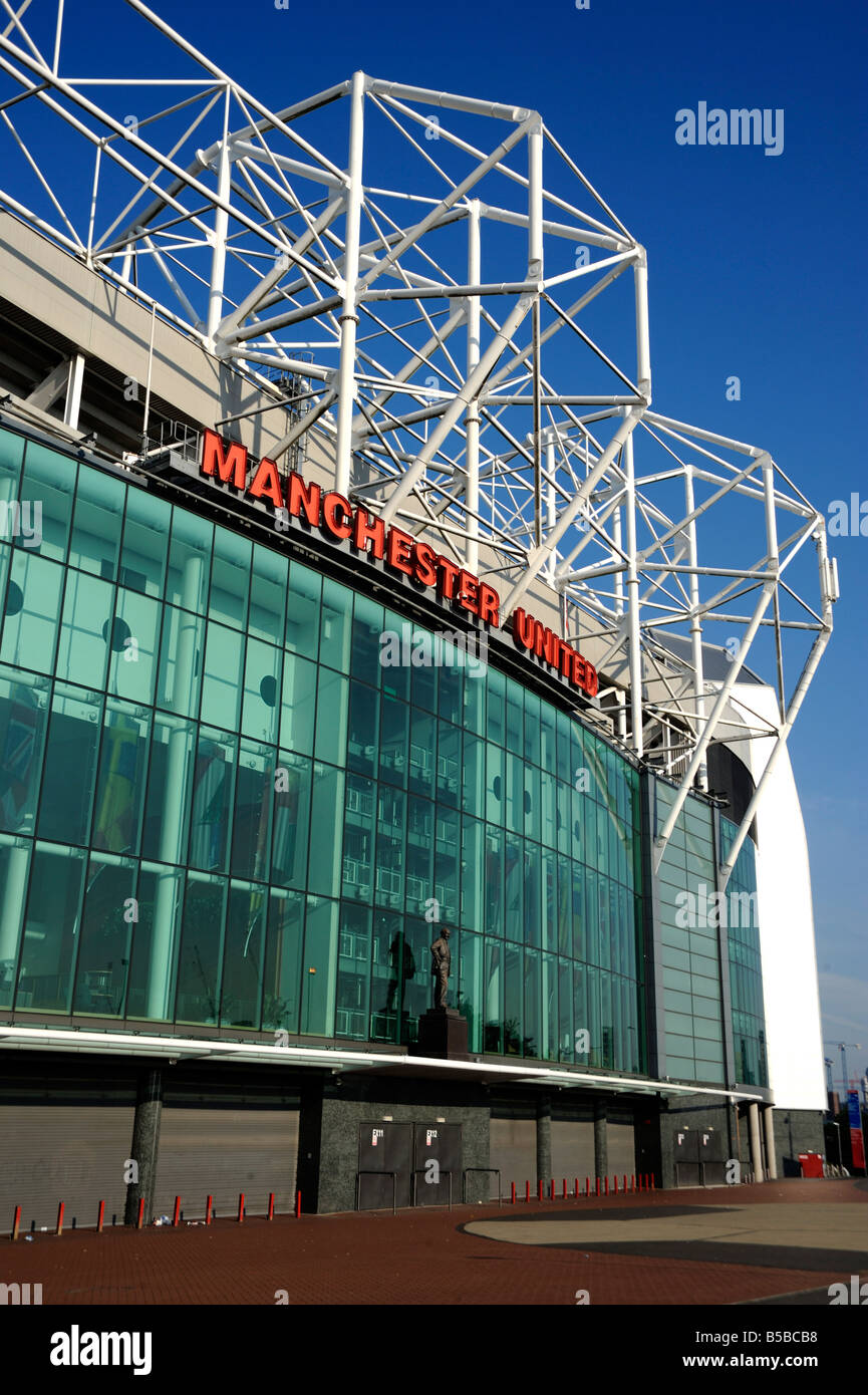 Entrée principale au stade du club de football de Manchester United, Old Trafford, Manchester, Angleterre, Europe Banque D'Images