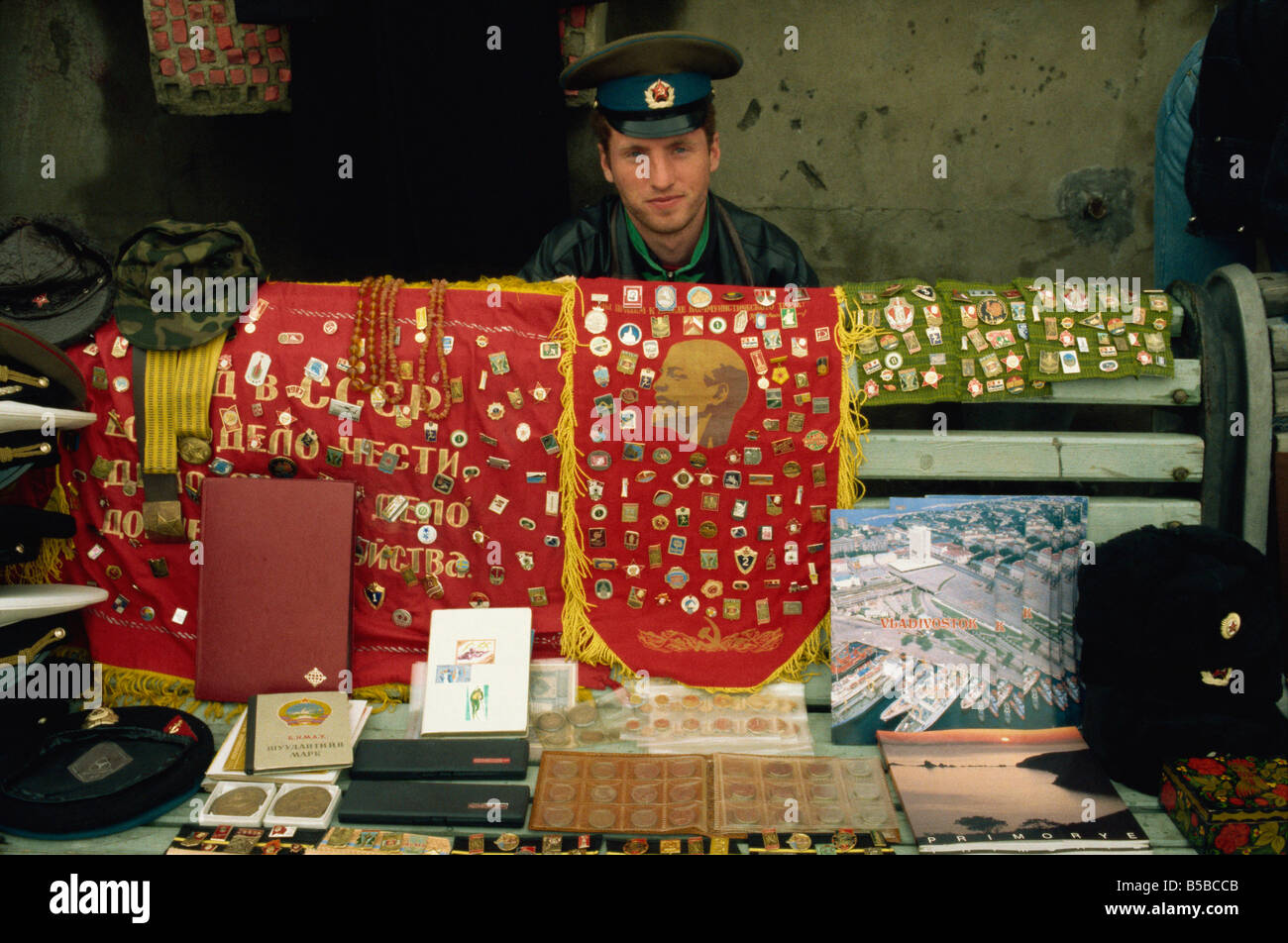 Le vendeur de souvenirs de l'Extrême-Orient russe de Vladivostok russie Europe Banque D'Images