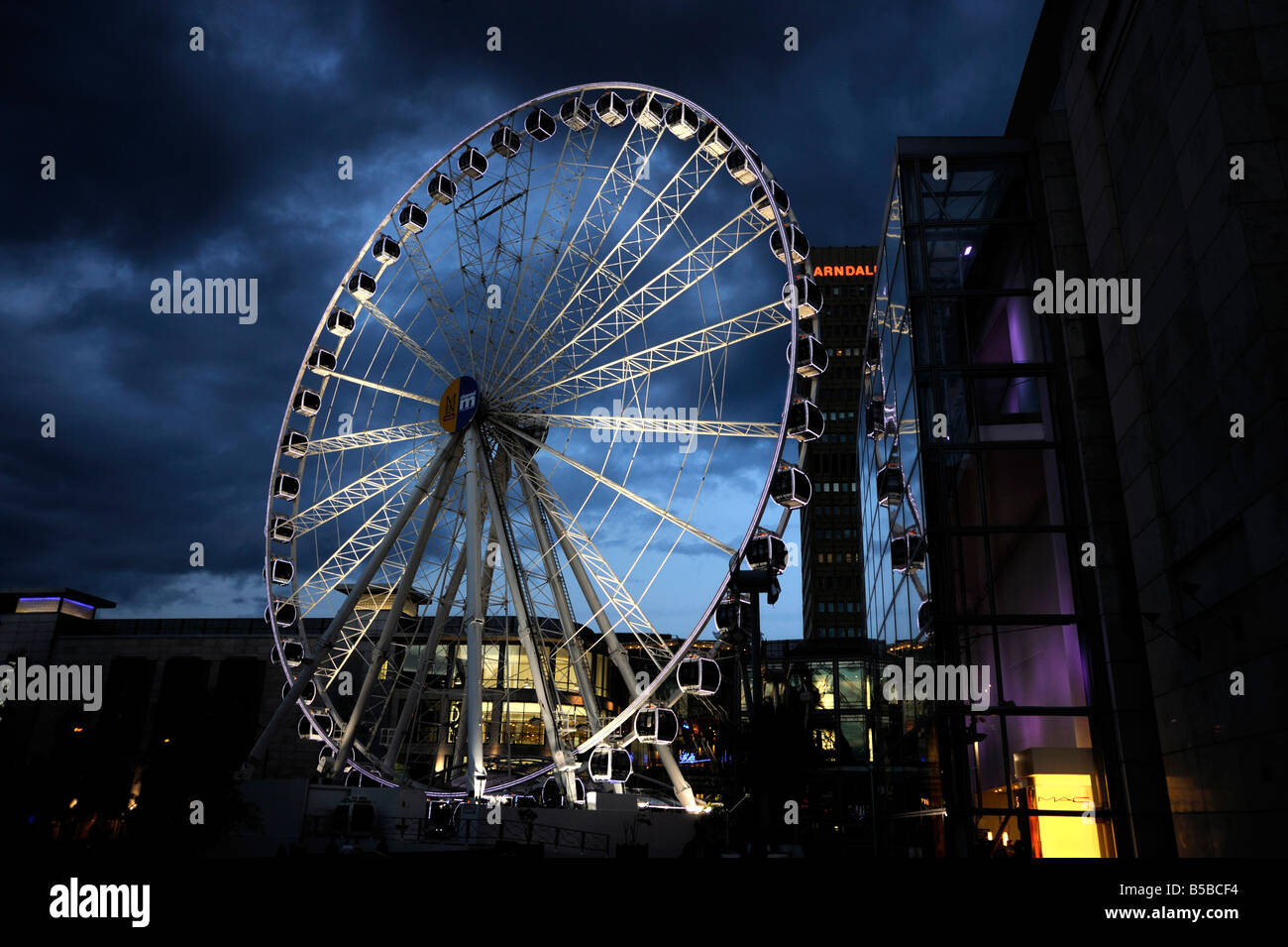 Soir sur la roue de Manchester, Manchester, Angleterre, Europe Banque D'Images