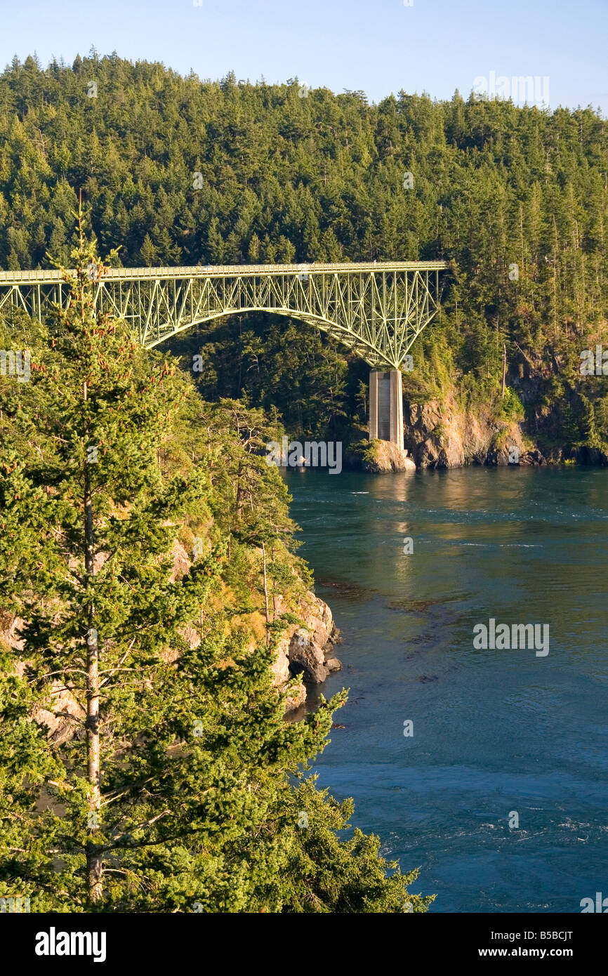 Col Deception pont reliant l'île de Whidbey Island Île Fidalgo et dans le comté de Washington Banque D'Images