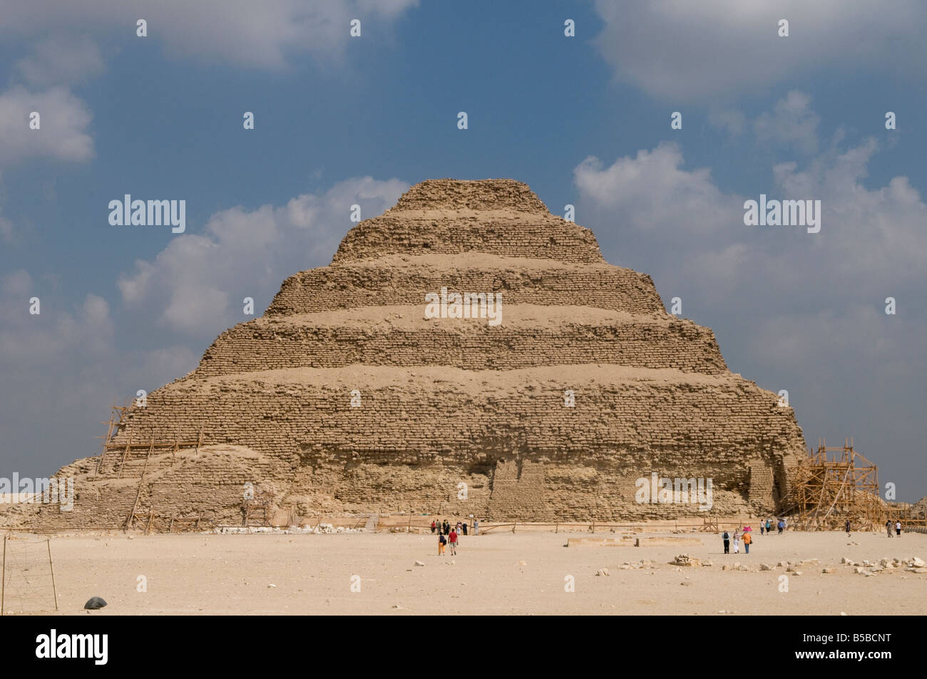 Vue de la Djoser (Zoser) pyramide de Saqqarah ancient cimetière servant de la nécropole de l'ancienne capitale égyptienne, l'Egypte de Memphis Banque D'Images