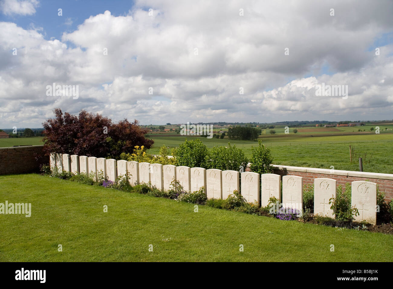 Cimetière de Lone Tree, Spanbroekmolen en Flandre, Belgique.Il contient 88 tombes britanniques bon nombre d'entre eux Royal Irish Rifles tués en 1917 Banque D'Images