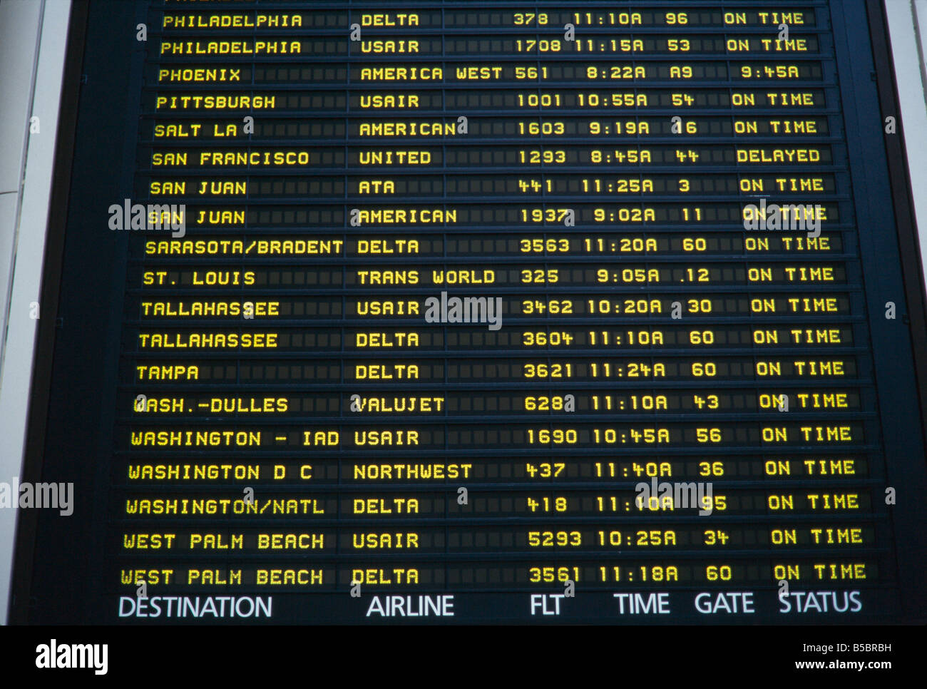 Affichage de départ de l'aéroport montrant les heures de vol, l'Aéroport International d'Orlando Banque D'Images