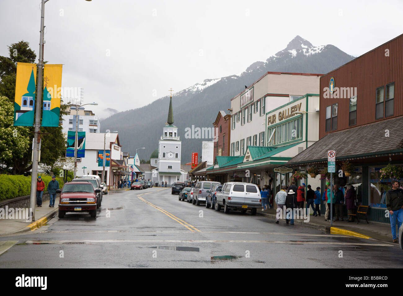 Un jour de pluie couvert au centre-ville de Sitka, Alaska Banque D'Images