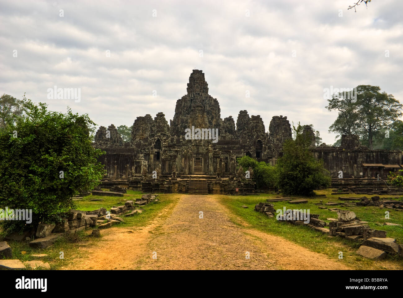 Lors de la dernière tour Bayon light avant le coucher du soleil Angkor Thom Siem Reap Cambodge Banque D'Images